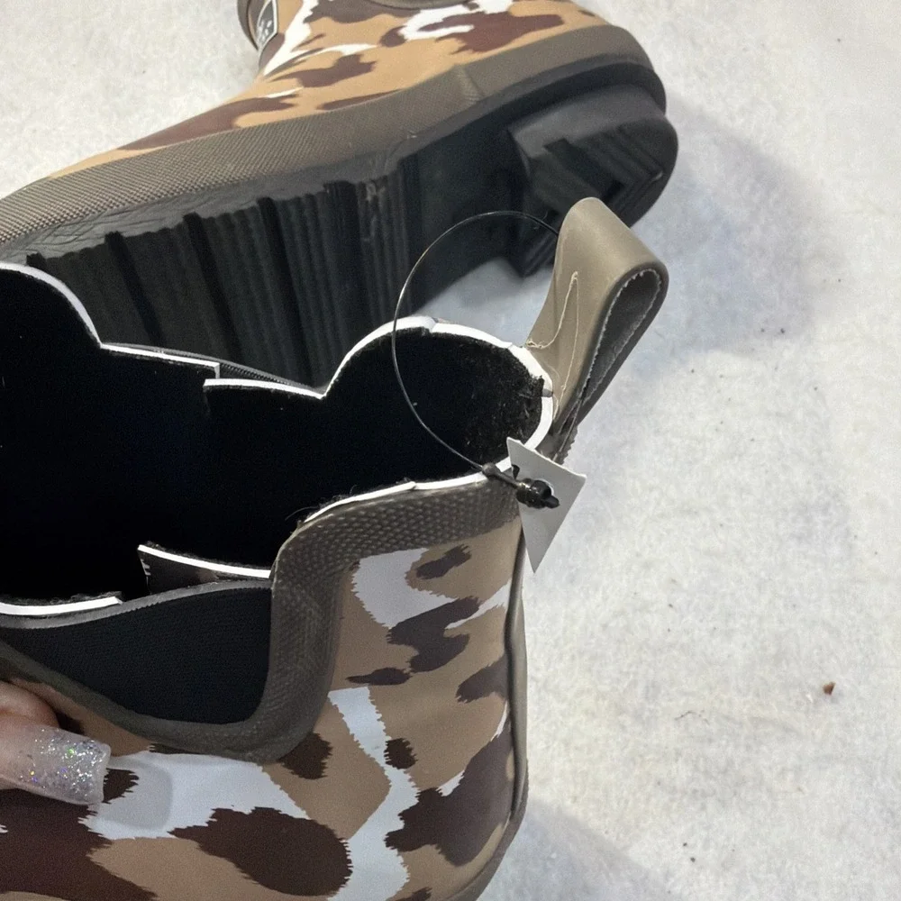 Simply Southern Women's Tan Camo Print Rain Boots Size 9 Brand New